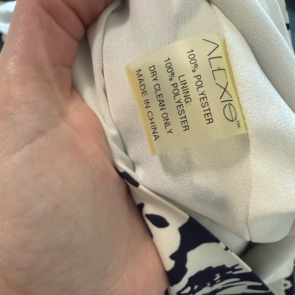 Alexis Floral Navy and White Women's Shorts - Picture 7 of 9